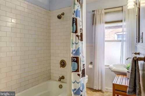 521 Walnut St, Lancaster PA  17603-3305 exterior