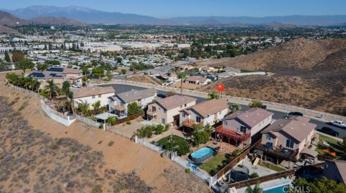16163 Setting Sun Cir, Riverside CA  92503-0527 exterior