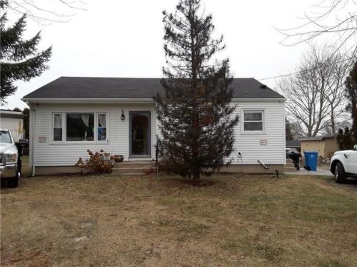 11 Roy Ave, Middletown, RI 02842-4544