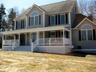 4 Squire Armour Rd, Windham, NH 03087-2366