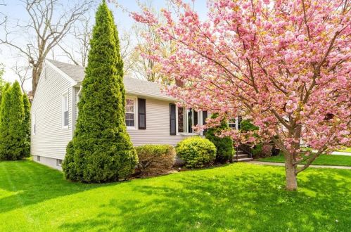3 Evergreen Pkwy, Providence, RI 02904-3128