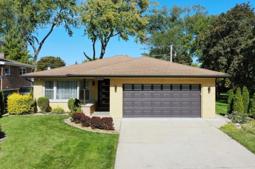 6906 Jarvis Ave, Niles, IL 60714-4324