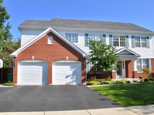 385 Hillview Dr, Gurnee, IL 60031-5669