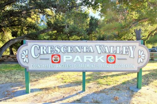 3230 Honolulu Ave, Glendale CA 91214-4116 exterior