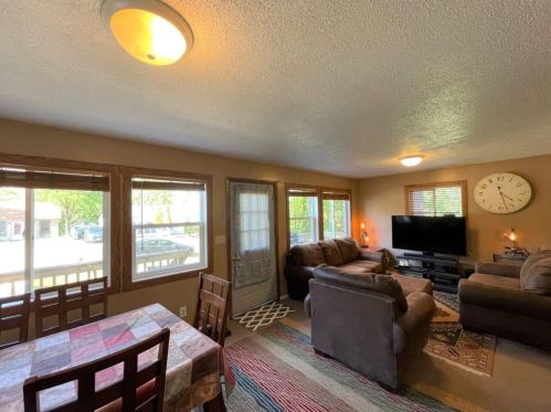 1020 Ivy St, Brainerd MN  56401-3025 exterior