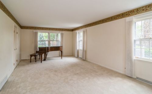 382 Aberdeen Ct, Elmhurst, IL 60126-4620