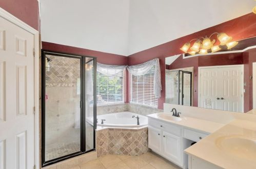 522 Thunderbrook Rd, Garland TX 75044-4956 exterior