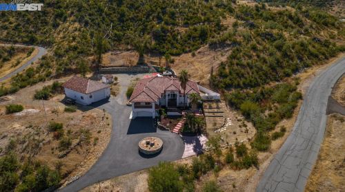 15685 Old Stage Coach Rd, Redding, CA 96001-9625