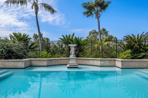 1 Charlotte, Irvine CA  92603-3448 exterior