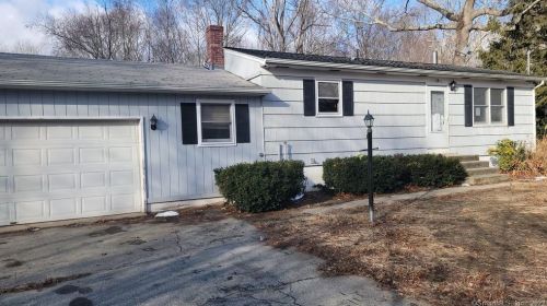 13 Lake St, Gales Ferry, CT 06339-1628