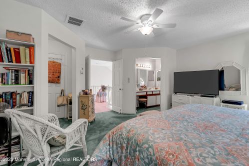 181 Old Orch Ln, Tinton Falls NJ 07712-2570 exterior