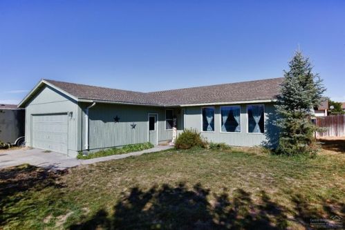 319 Metolius St, Culver, OR 97734-9802