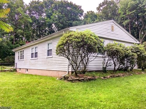 30 Kim Ln, Hackettstown NJ  07840-5624 exterior