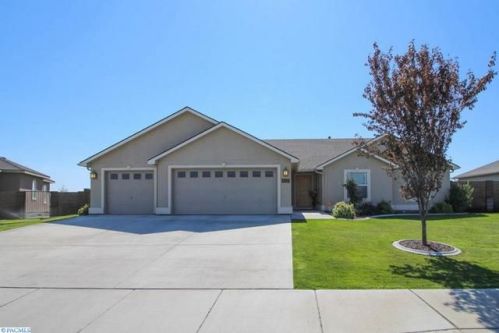 4438 Tamarisk Dr, Pasco, WA 99301-8386