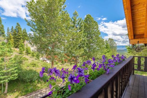 13308 Ski Slope Way, Truckee CA  96161-7005 exterior