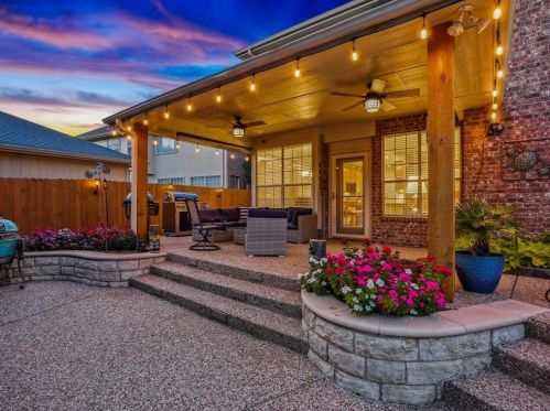 5000 Spanish Riv Trl, Fort Worth TX  76137-5216 exterior