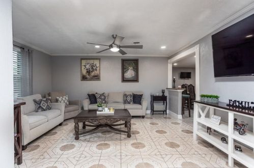 2810 Altman Dr, Irving TX  75062-4227 exterior