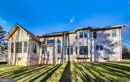 6420 Lake Meadow Dr, Springfield VA  22015-3927 exterior