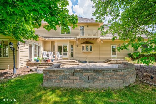 1547 Pine Lake Dr, Naperville IL  60564-9791 exterior