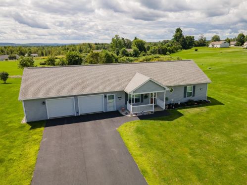 14 Fieldstone Dr, Rome, ME 04963-4881