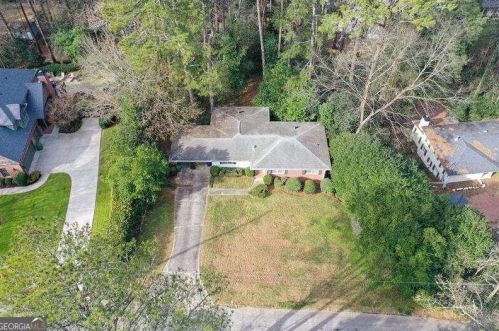 4132 Haverhill Dr, Atlanta GA  30342-3818 exterior