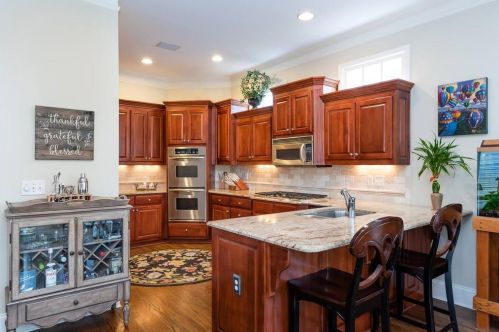 1512 Markan Dr, Atlanta GA  30306-2226 exterior