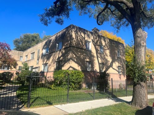 1702 Jarvis Ave, Chicago, IL 60626-1606