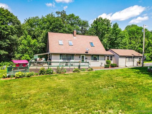 22 Hummingbird Ln, Augusta, ME 04330-3722