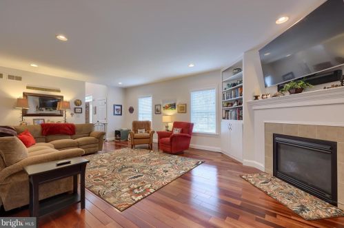 3 Twin Oaks Holw, Lancaster PA  17601-2234 exterior