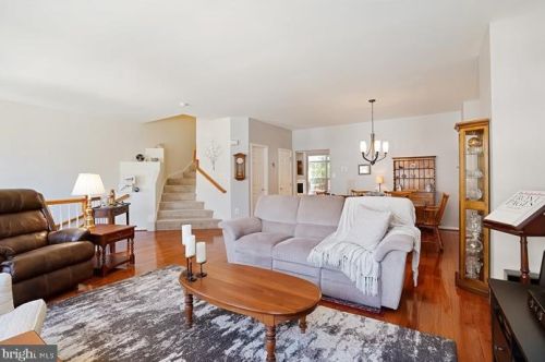 7328 Hampton Manor Pl, Springfield VA  22150-4921 exterior