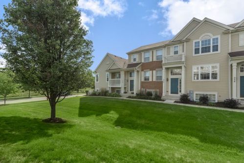 532 Lincoln Station Dr, Oswego, IL 60543-8137