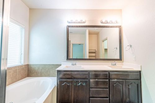 6673 Friendsway Dr, Fort Worth TX  76137-7541 exterior