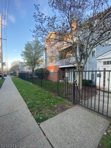751 Summer Ave, Newark, NJ 07104-3576