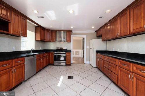 315 Valley Brook Dr, Silver Spring MD 20904-2955 exterior