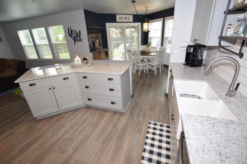 5812 Robins Way, Fort Worth, TX 76180-6377