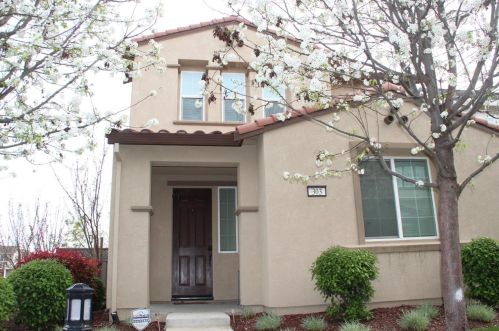 303 Tuscan Ln, Tracy, CA 95391-1316