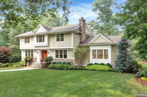 9 Carol St, Mahwah, NJ 07430-1506