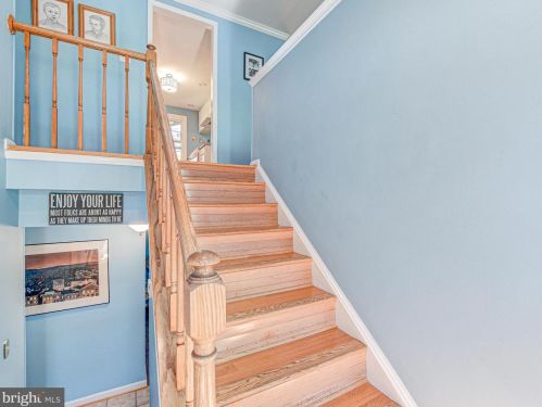 1549 Powells Tavern Pl, Herndon, VA 20170-2834