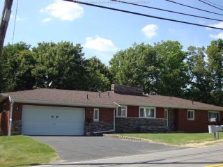 1904 Oakridge Dr, Charleston, WV 25311-1326