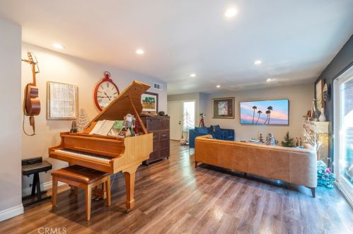 9 Cherry, Irvine CA  92612-2313 exterior