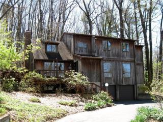 418 Pine Top Cir, Bethlehem, PA 18017-1861
