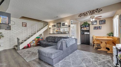2033 Calle La Sombra, Simi Valley, CA 93063-3663