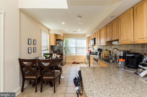 251 Gay St, Philadelphia, PA 19128-4813