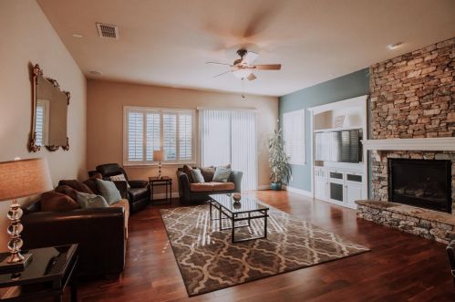 9040 Neponset Dr, Elk Grove, CA 95624-3579