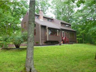 20 Acorn Dr, Winchester, NH 03470-2508