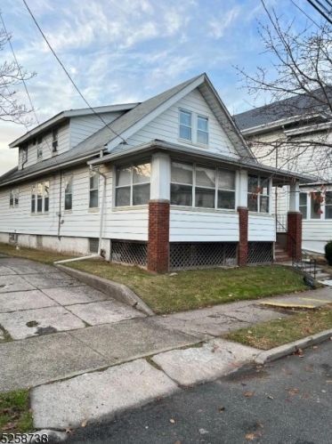 1050 24th St, Paterson, NJ 07513-1627