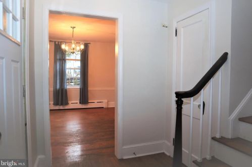 794 Lower Ferry Rd, Trenton, NJ 08628-3412