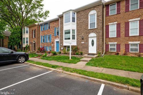 7063 Leewood Forest Dr, Springfield, VA 22151-3920