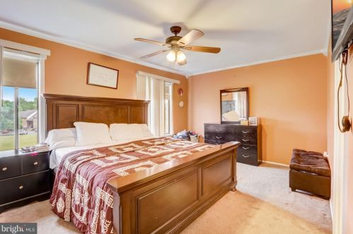 4 Crawford Ct, Trenton NJ  08690-3618 exterior