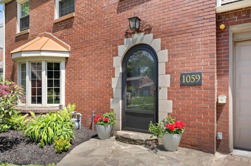 1059 Edgewood Rd, New Kensington, PA 15068-5352